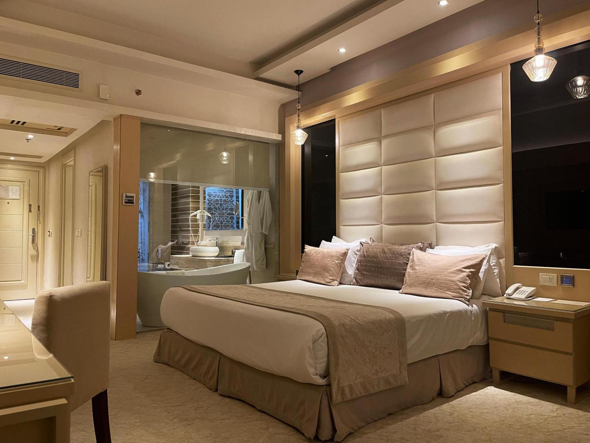 Kaisol Romance Resort Sahl Hasheesh - Adults Only Hurghada Eksteriør bilde A bedroom at the Taj Mahal Palace